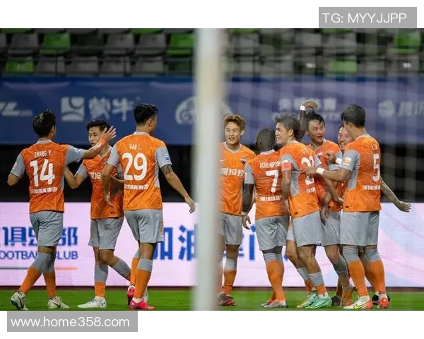 深圳足球队中路突破革新之路探讨与战术分析 深圳足球队中路突破革新之路探讨与战术分析