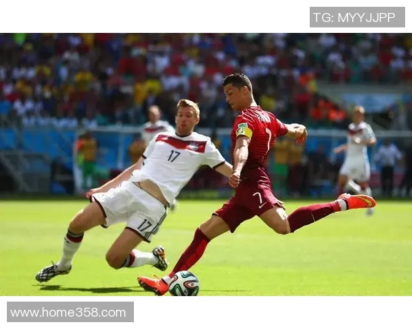 从绿茵场到教练席足球明星的转型之路与成功秘诀